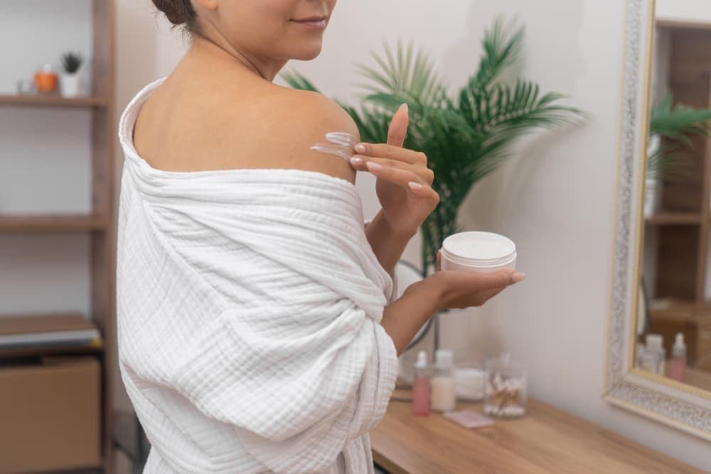 Liburan Seru, Kulit Mulus! 5 Langkah Mudah Merawat Kulit dengan Body Scrub