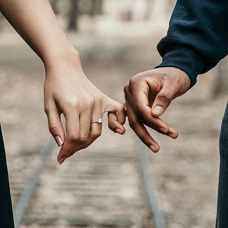 https://www.sumberayu.id/images/news/5-trik-menjaga-hubungan-walau-sibuk-bekerja-2534198.jpg
