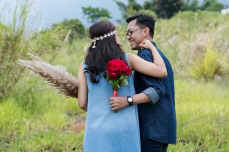 /storage/images/news/6-tanda-jatuh-cinta-suami-yang-jarang-disadari-istri-139efd5.jpg