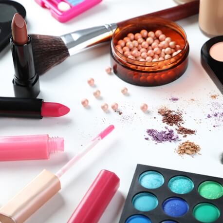 /storage/images/news/tampil-cantik-alami-saat-bepergian-dengan-3-trik-makeup-jitu-ini!-210603.jpg